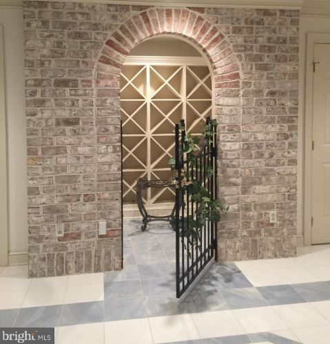 1289 Ballantrae Farm Dr, Mc Lean VA 22101-3027 exterior