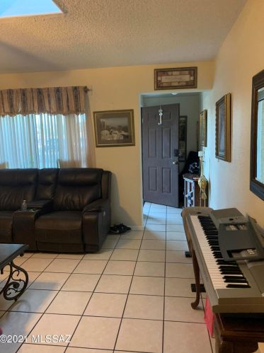 2561 Nebraska St, Tucson AZ 85757-9533 exterior