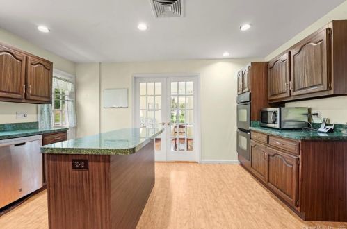 283 Danbury Rd, Ridgefield CT 06877-3214 exterior