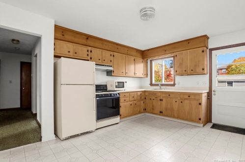 60 Stuart Ave, Norwalk CT 06850-3131 exterior