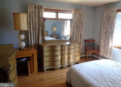 11 Bedford Dr, Trenton NJ exterior