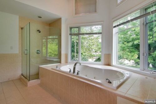 141 Hudson Cv, Edgewater NJ 07020-1480 exterior