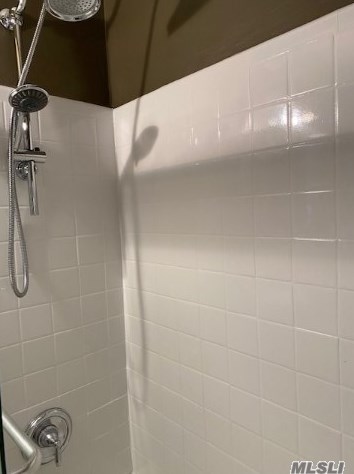 530 Dubois Ave, Valley Stream NY  11581-3248 exterior