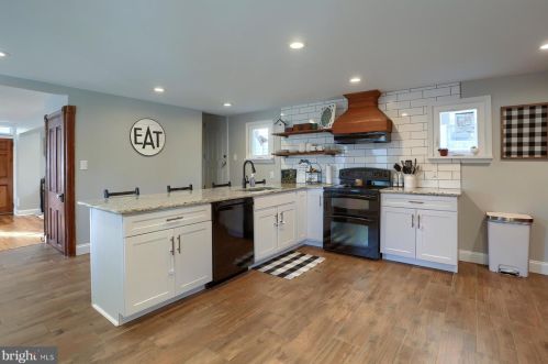 302 2nd St, Hummelstown PA  17036-1709 exterior