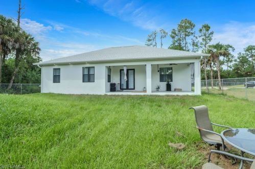 4450 16 Ave, Naples FL 34120-2366 exterior