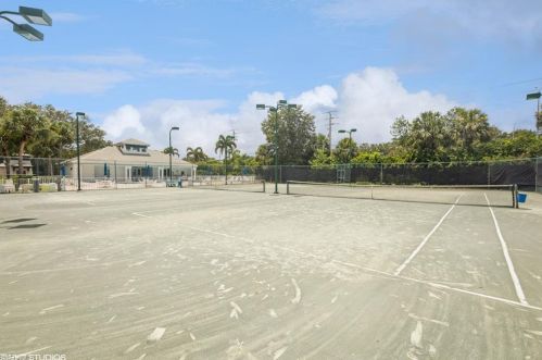 9621 Deepwater Ct, Naples FL 34109-0786 exterior