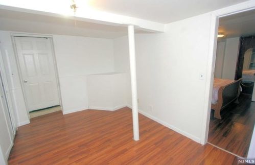 95 Clinton Pl, East Rutherford NJ 07073-1323 exterior