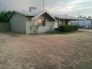 2221 Paradise Dr, Phoenix AZ  85028-1507 exterior