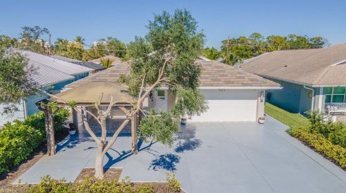 523 107 Ave, Naples FL 34108-1854 exterior