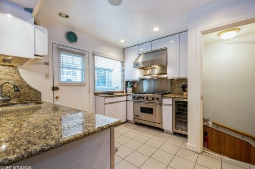 3534 Pne Grv Ave, Chicago IL 60657-1877 exterior