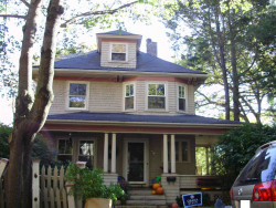 40 Rockledge Rd, Newton, MA 02461-1800