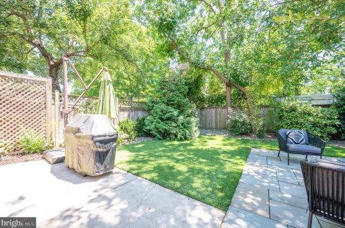 303 Raymond Ave, Alexandria VA 22301-1038 exterior