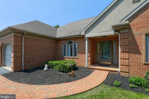 1022 Fondersmith Dr, Lancaster, PA 17601-4877