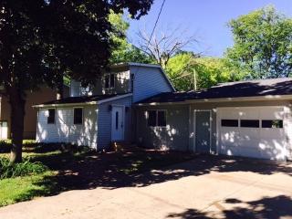 6215 Lake Dr, Haslett, MI 48840-8908