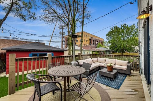 4727 Artesian Ave, Chicago IL 60645-5302 exterior