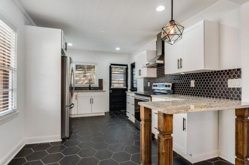 2810 Cloverhurst Dr, Atlanta GA  30344-6862 exterior