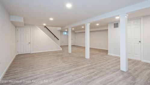 52 Bond St, East Freehold NJ 07728-2436 exterior