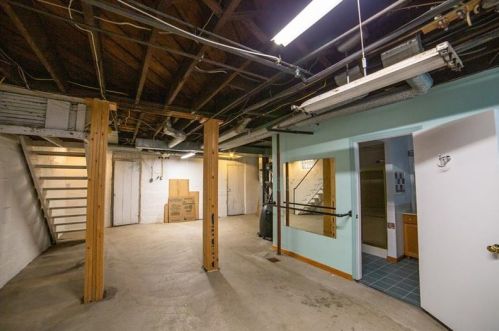 3034 Shadeland Ave, Pittsburgh PA 15212-2571 exterior