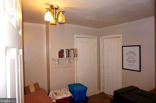 2237 Carpenter St, Philadelphia PA 19146-2418 exterior