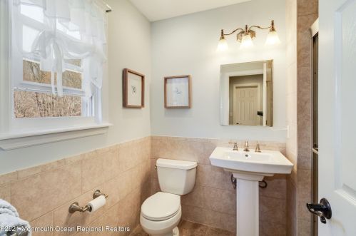 8 Cedar Ct, Jackson Twp NJ exterior