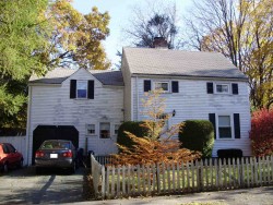 10 Manchester Rd, Newton, MA 02461-1121