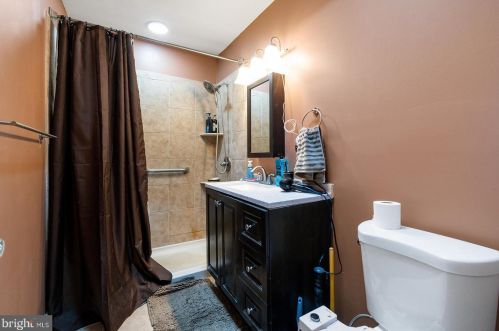 5411 Erdrick St, Philadelphia PA 19135-1013 exterior