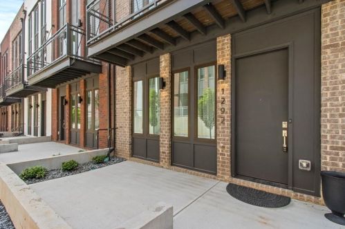 1292 Chelsea Cir, Atlanta GA  30318-1268 exterior