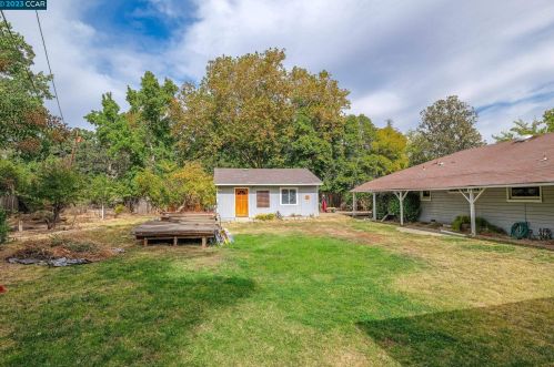 105 Marvin Dr, Concord CA 94523-4114 exterior