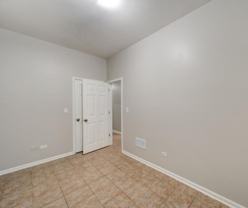 959 51 St, Chicago IL 60609-5124 exterior