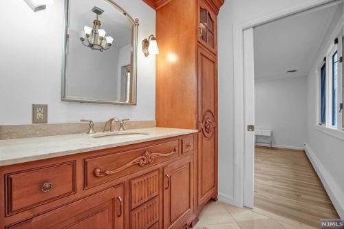 2 Toboggan Rdg Rd, Upper Saddle River NJ 07458-2521 exterior