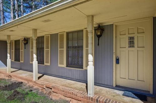 2216 Chrysler Ter, Atlanta GA  30345-3808 exterior