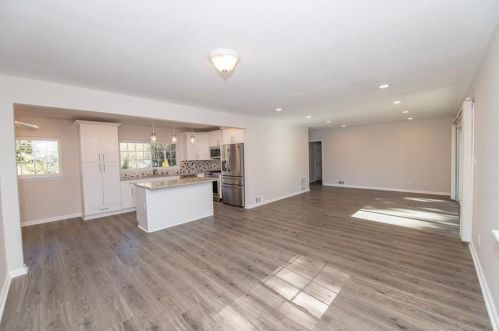 415 Hammond Dr, Atlanta GA 30328-5232 exterior