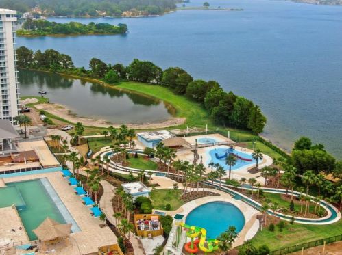 8 La Costa Dr, Montgomery TX 77356-5358 exterior