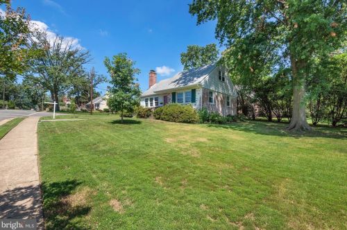 611 Crestwood Dr, Alexandria, VA 22302-2534