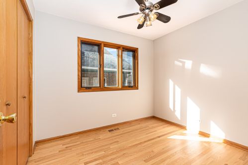 4806 Linder Ave, Chicago IL 60641-3250 exterior