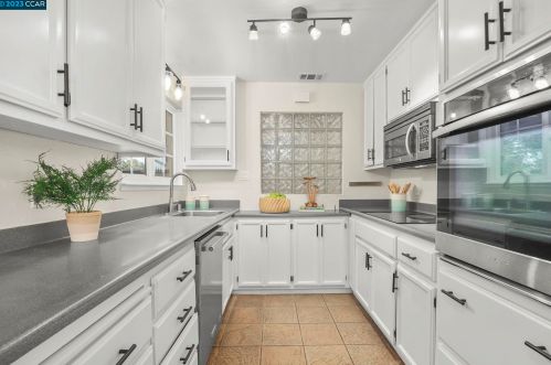 1872 Queens Rd, Concord CA  94519-1722 exterior