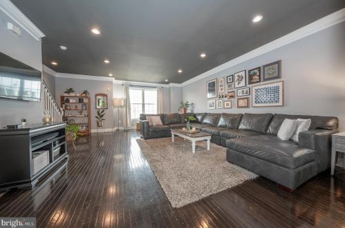 328 Lemonte St, Philadelphia PA 19128-4520 exterior