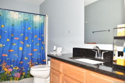 5300 Riverwalk Trl, Commerce Township MI 48382-2842 exterior