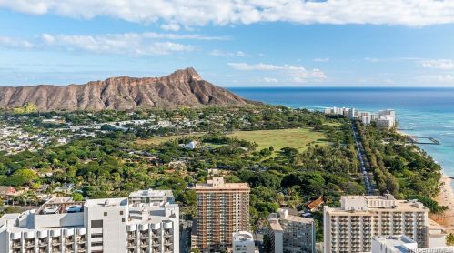 2452 Tusitala St, Honolulu HI 96815-3154 exterior