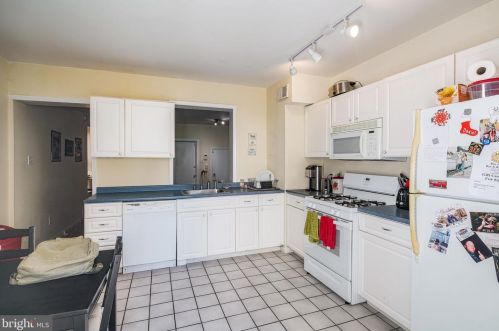 922 4 St, Philadelphia PA 19147-4104 exterior