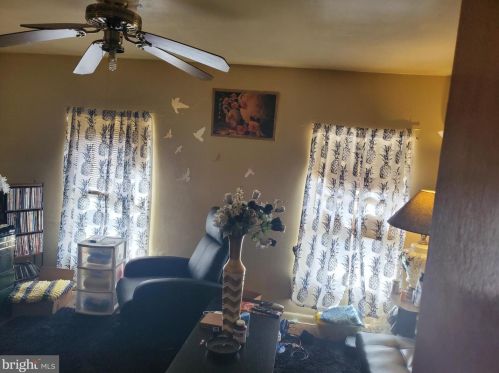 328 7 St, Chester PA 19013-4202 exterior