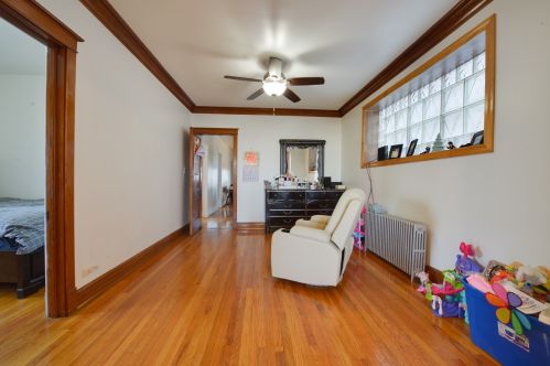 4327 Sacramento, Chicago IL 60655-2302 exterior