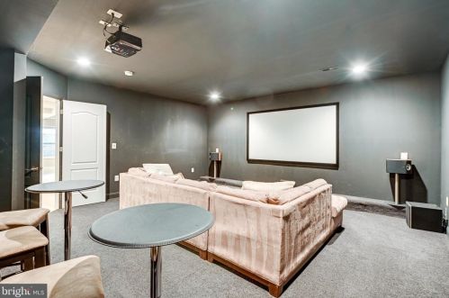 1339 Mayflower Dr, Mc Lean VA 22101-5612 exterior