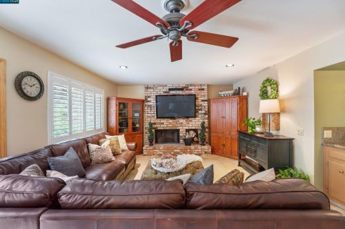 1170 Ridgemont Pl, Concord CA 94521-4831 exterior