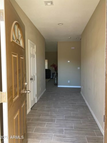 41926 3rd St, Phoenix, AZ 85087-7401