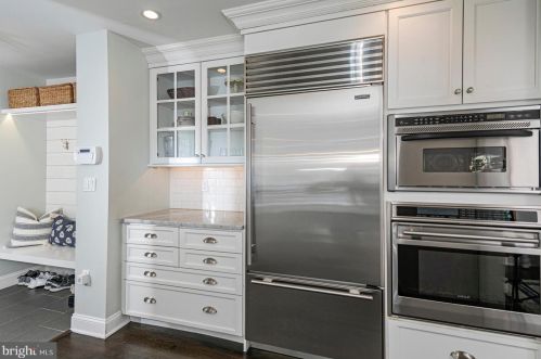 6 Alta Vista Dr, Princeton NJ 08540-7429 exterior