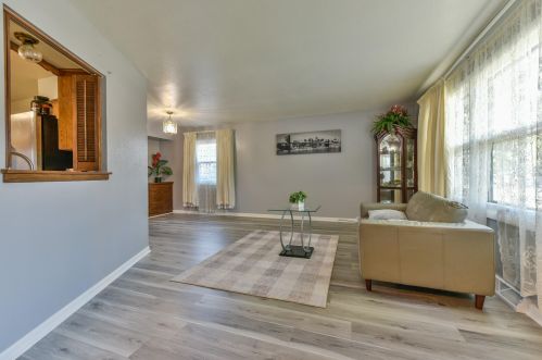 5601 24th St, Milwaukee, WI 53221-4213