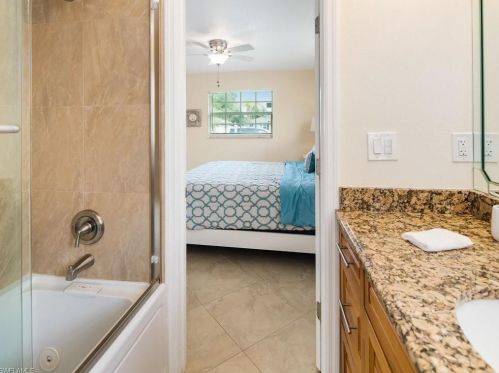 616 104 Ave, Naples FL 34108-3227 exterior