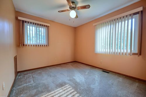 995 Woodlane Dr, Rochester MI 48307-4254 exterior