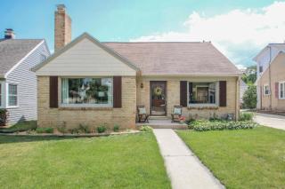 8643 Glencoe Cir, Milwaukee WI  53226-4631 exterior